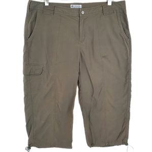 Columbia Outdoor Athletic Hiking Cargo River Knee Shorts Size 14 XL Womens